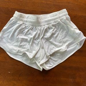 Lululemon Hottie hot shorts 2.5” white size 4